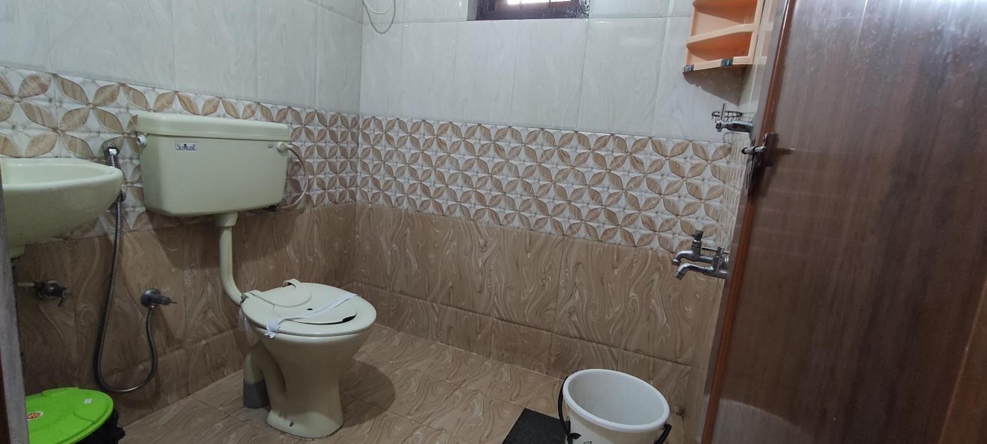 Koonamparayil Home Stay Munnar Anaviratty-Family Only Exterior photo