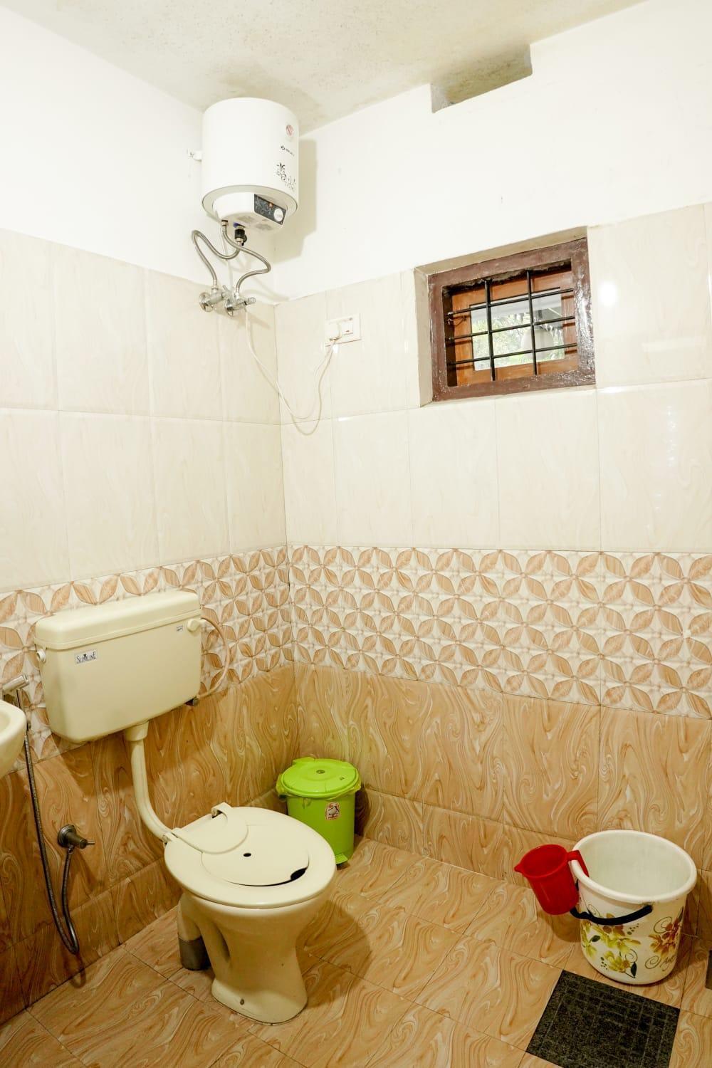 Koonamparayil Home Stay Munnar Anaviratty-Family Only Exterior photo